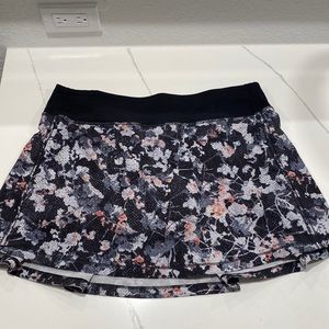 Lulu size 10T black floral print tennis skirt